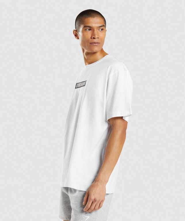 Gymshark Central Oversized Tişört Erkek Beyaz | 687-QCWZVP