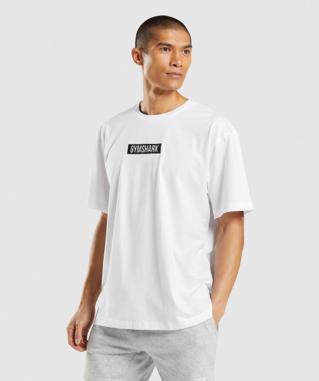 Gymshark Central Oversized Tişört Erkek Beyaz | 687-QCWZVP